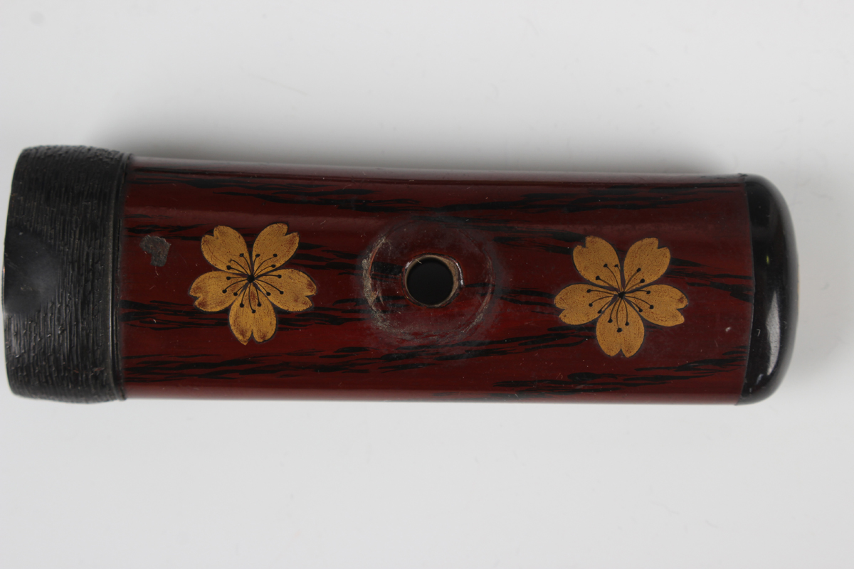 A Japanese lacquer tanto and saya (dagger and scabbard), Meiji period, with copper mounts, decorated - Image 6 of 14
