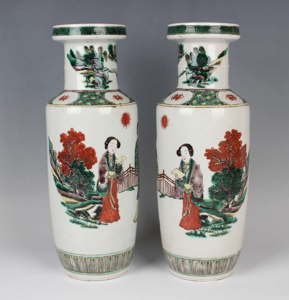 A pair of Chinese famille verte porcelain rouleau vases, late Qing dynasty, each painted with two - Image 9 of 9