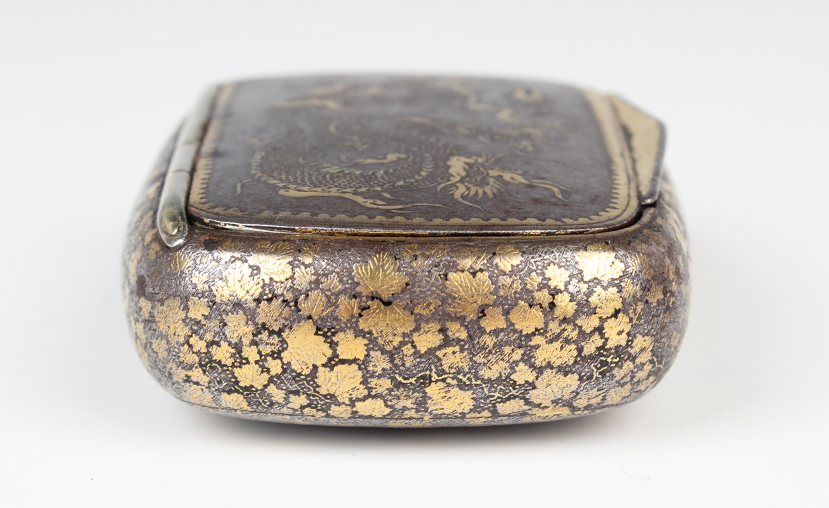 A Japanese damascened iron snuff box, Meiji period, of oblong form, the hinged lid finely worked - Image 7 of 9