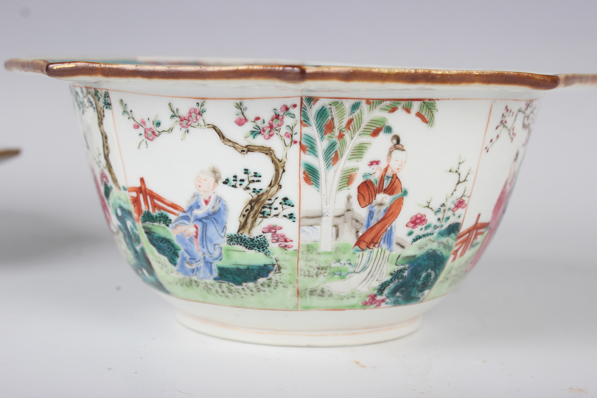 A pair of Chinese famille rose porcelain octagonal bowls and stands, 19th century, each facet - Image 14 of 18