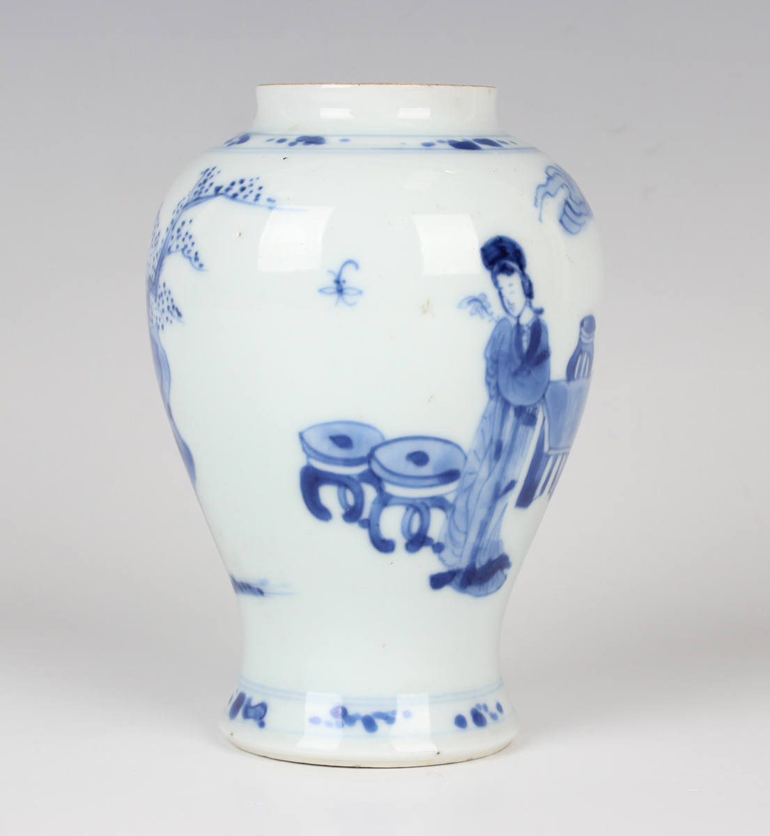 A Chinese blue and white porcelain vase, Kangxi period, of baluster form, painted with three maidens - Image 5 of 6