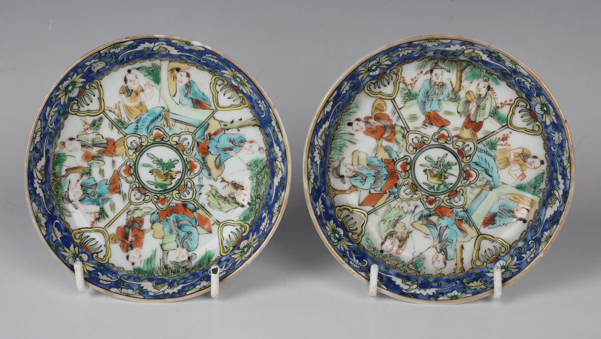 A pair of Chinese porcelain saucers, late Qing dynasty, each painted with segmented famille verte