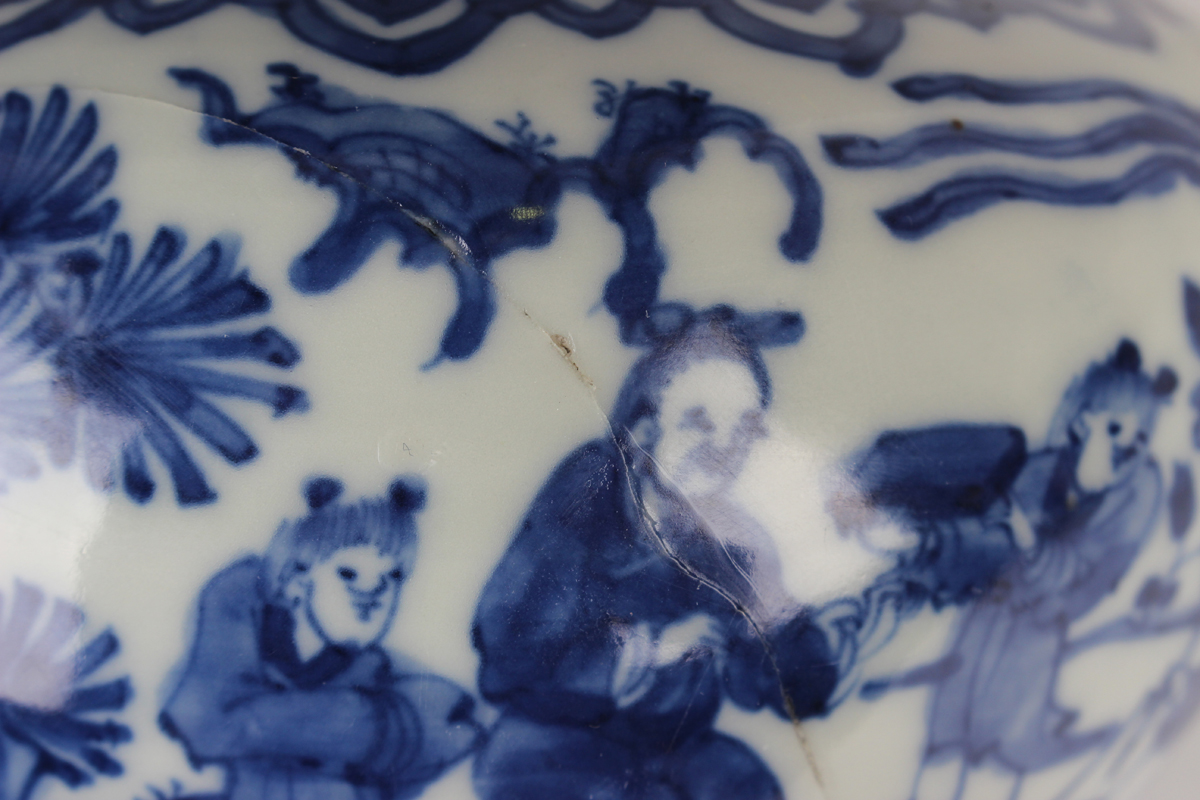 A Chinese blue and white porcelain pot, mark of Wanli but probably later, of squat baluster form, - Image 9 of 15