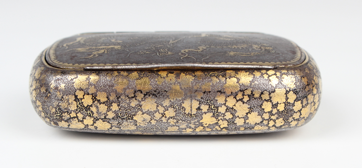 A Japanese damascened iron snuff box, Meiji period, of oblong form, the hinged lid finely worked - Image 8 of 9