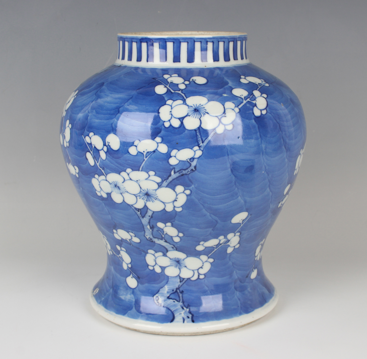 A Chinese blue and white porcelain jar, late Qing dynasty, of baluster form, painted with branches - Image 9 of 9