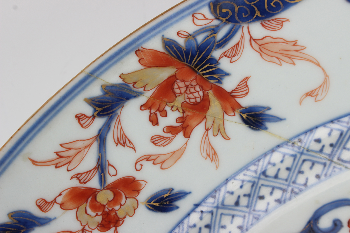 A Chinese blue and white porcelain guglet, late 18th century, painted with pavilions and trees in - Image 4 of 16