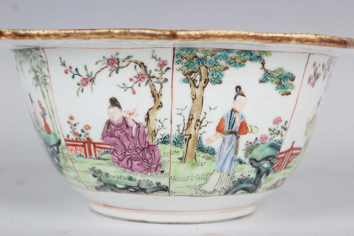 A pair of Chinese famille rose porcelain octagonal bowls and stands, 19th century, each facet - Image 8 of 18