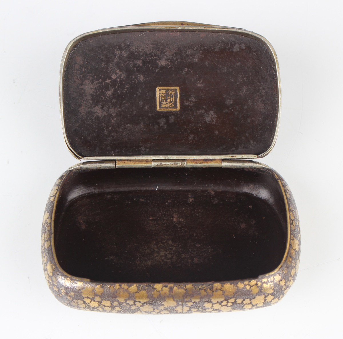 A Japanese damascened iron snuff box, Meiji period, of oblong form, the hinged lid finely worked - Image 4 of 9