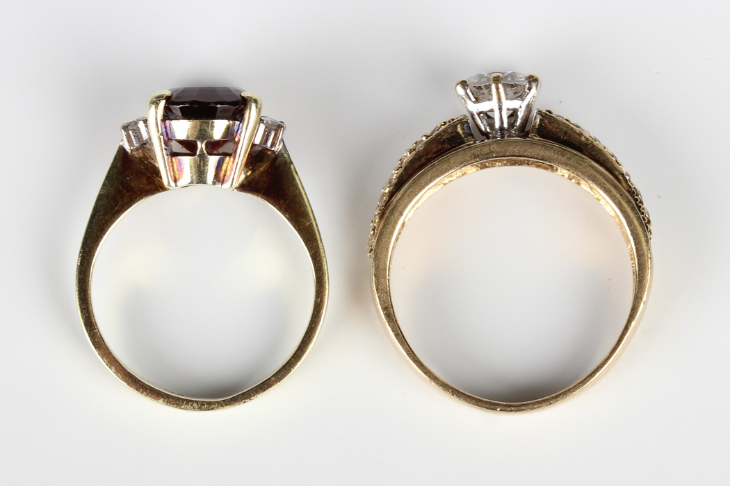 A gold, garnet and diamond three stone ring, claw set with the oval cut garnet between two - Image 2 of 4