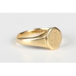 An 18ct gold signet ring, London 1922, weight 9.4g, ring size approx W.Buyer’s Premium 29.4% (
