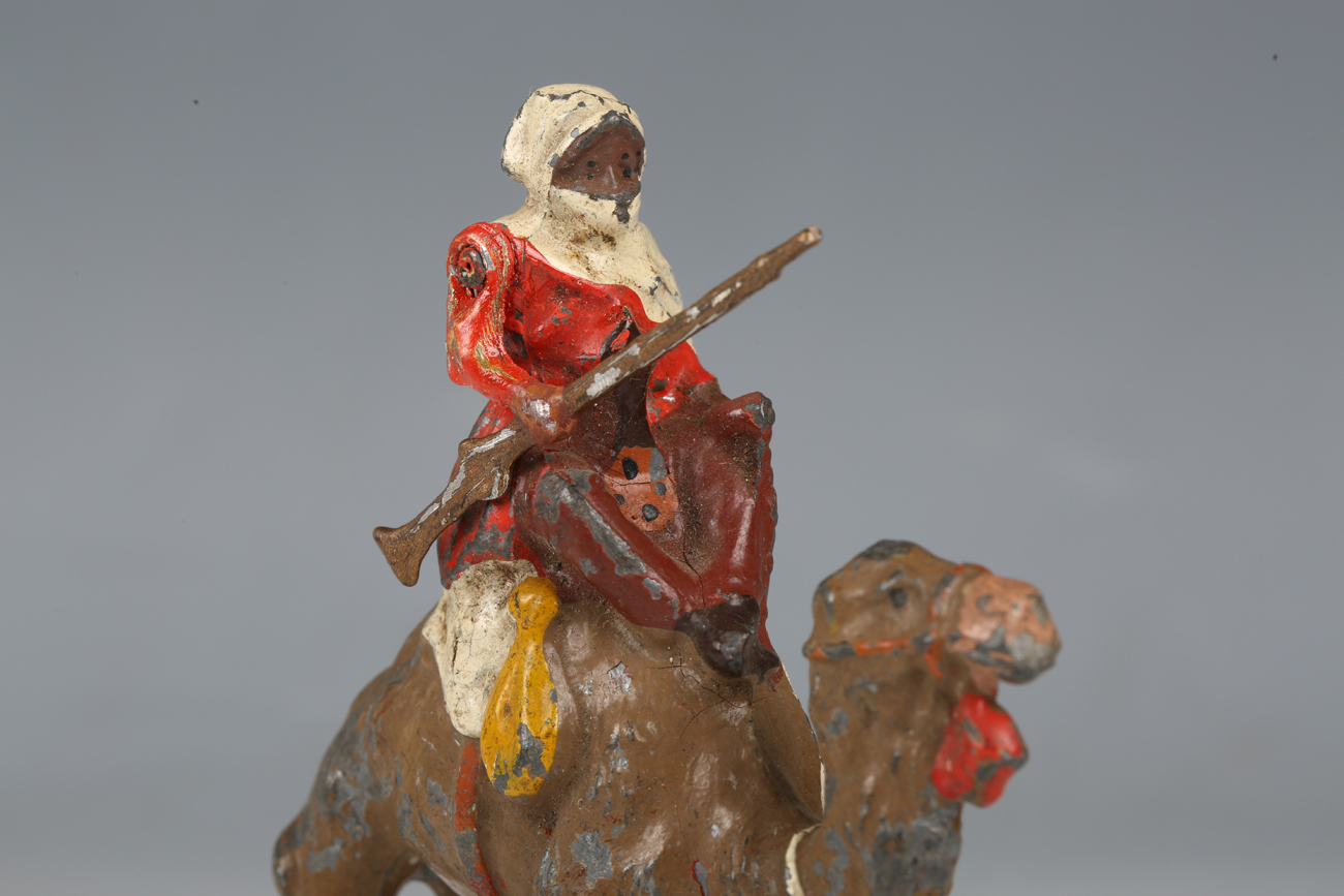 A set of three Britains Arabs of the Desert lead figures, each holding a jezail rifle and riding - Image 5 of 8