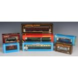 A collection of gauge OO railway items, including a Hornby Dublo locomotive 'Cardiff Castle' and