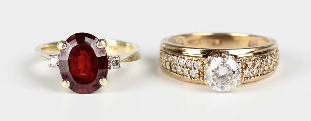 A gold, garnet and diamond three stone ring, claw set with the oval cut garnet between two - Image 4 of 4