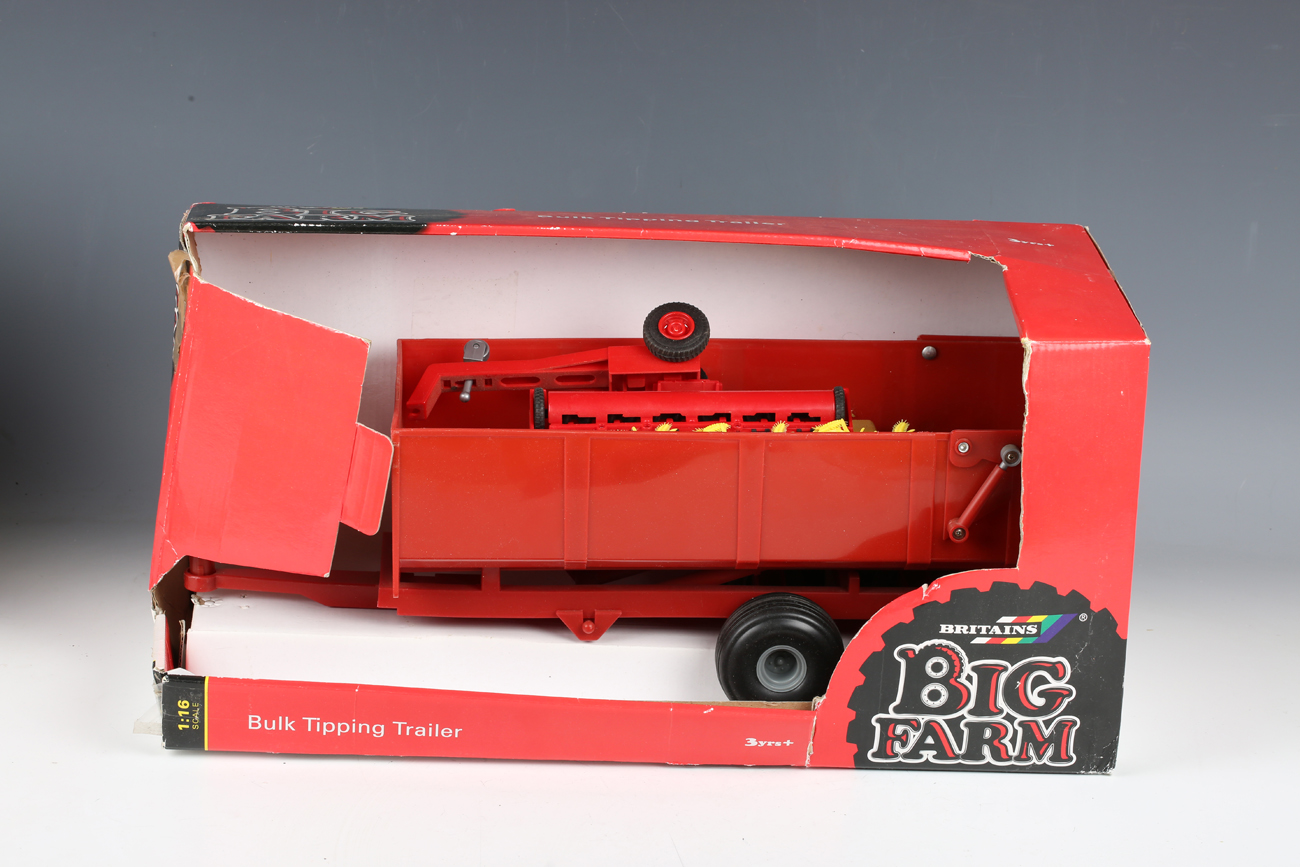 A Britains Big Farm radio control New Holland T6070 tractor and a bulk tipping trailer, both - Image 3 of 15