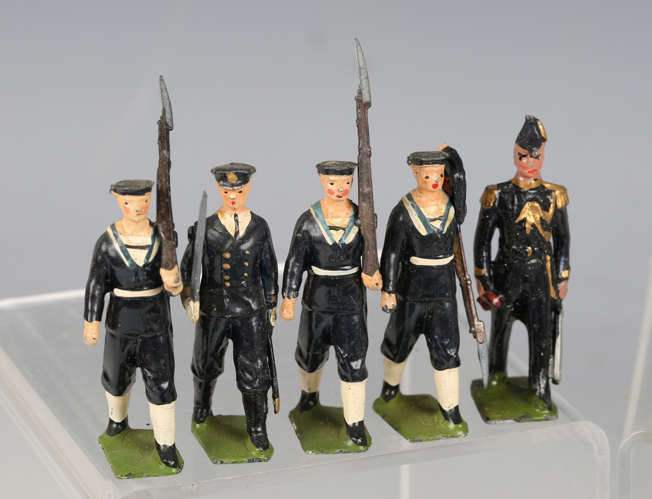 A collection of Britains lead and other diecast naval figures, including officers, petty officers - Image 13 of 13