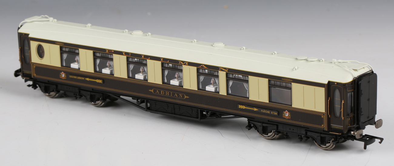 A Hornby gauge OO R.2369 The Golden Arrow train pack and an R.4196 The Golden Arrow coach pack, - Image 5 of 8