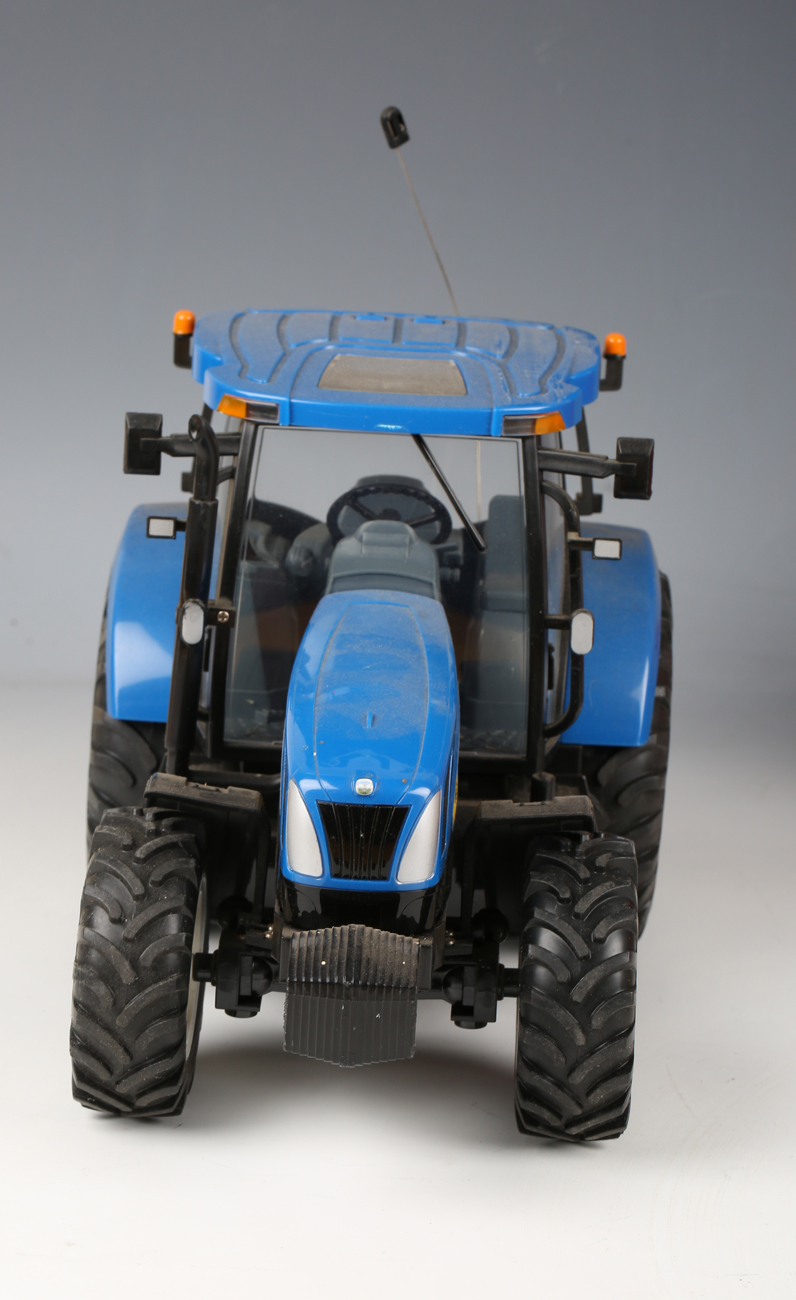 A Britains Big Farm radio control New Holland T6070 tractor and a bulk tipping trailer, both - Image 10 of 15