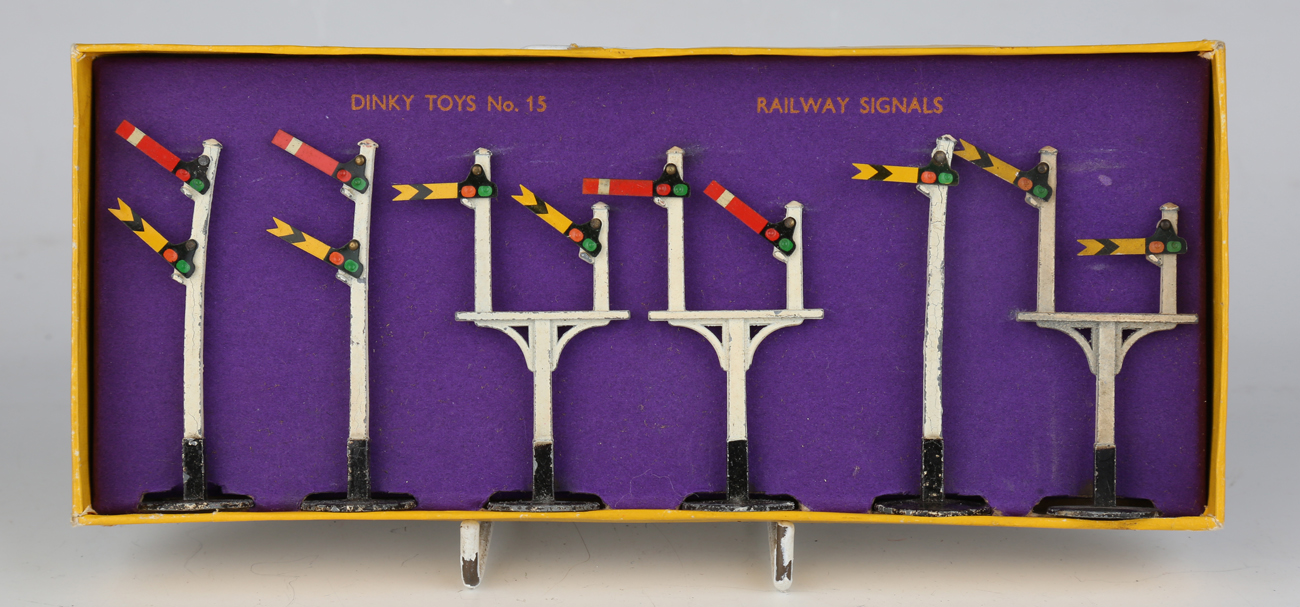 A collection of Dinky Toys and Supertoys vehicles and accessories, including a No.15 railway signals - Image 9 of 12