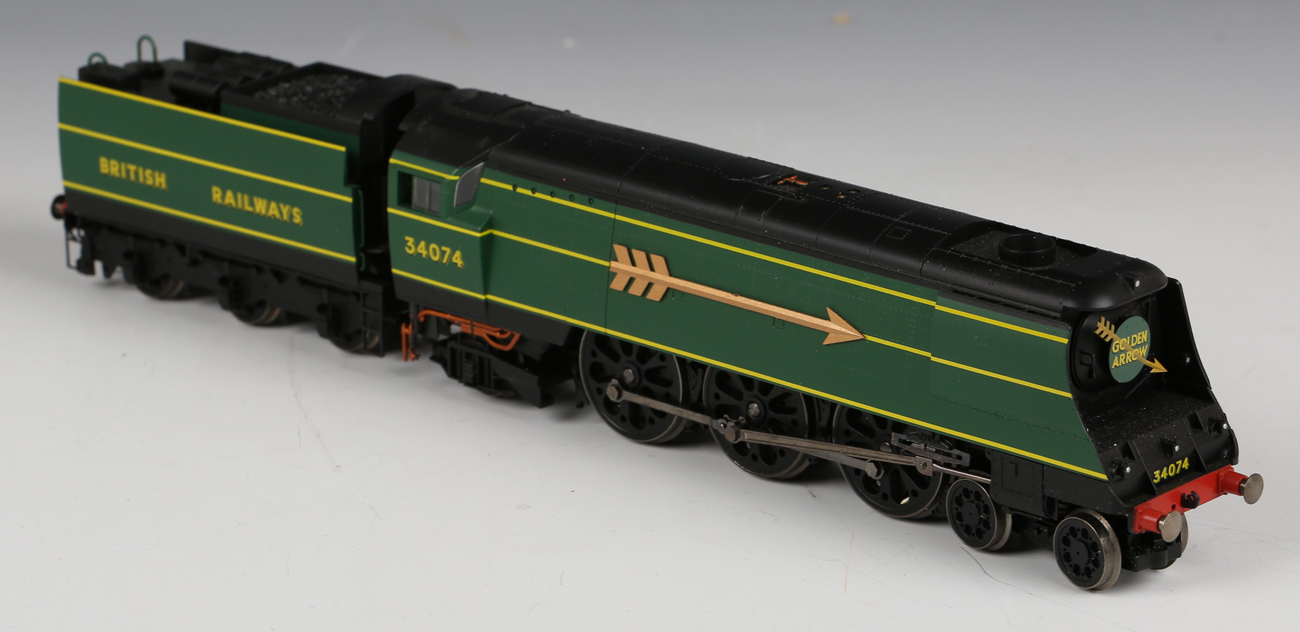 A Hornby gauge OO R.2369 The Golden Arrow train pack and an R.4196 The Golden Arrow coach pack, - Image 8 of 8