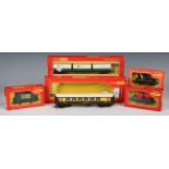 A collection of Tri-ang Hornby gauge OO railway items, including a Pullman Express passenger train