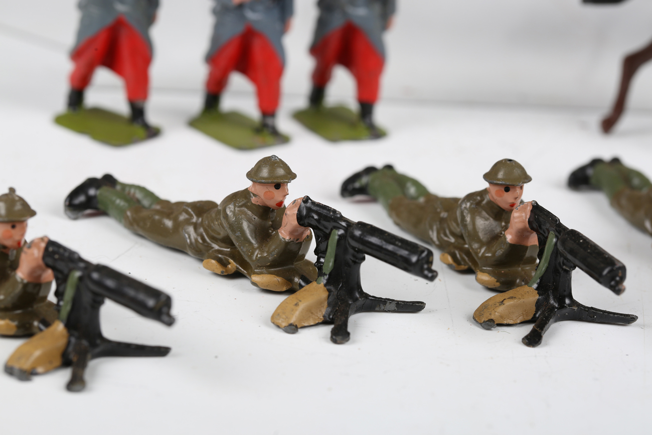 A collection of Britains lead figure sets, including No. 1318 British machine gunners, No. 1711 - Image 5 of 7