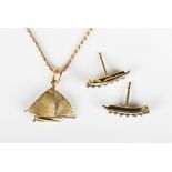 A gold pendant, designed as a yacht, detailed '18ct', weight 1.4g, length 2.1cm, with a gold