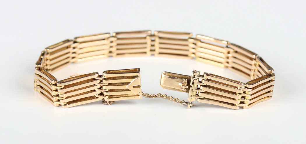 A gold bar and oval link gate bracelet on a snap clasp, detailed '15', weight 17g, length 17.8cm. - Image 2 of 3