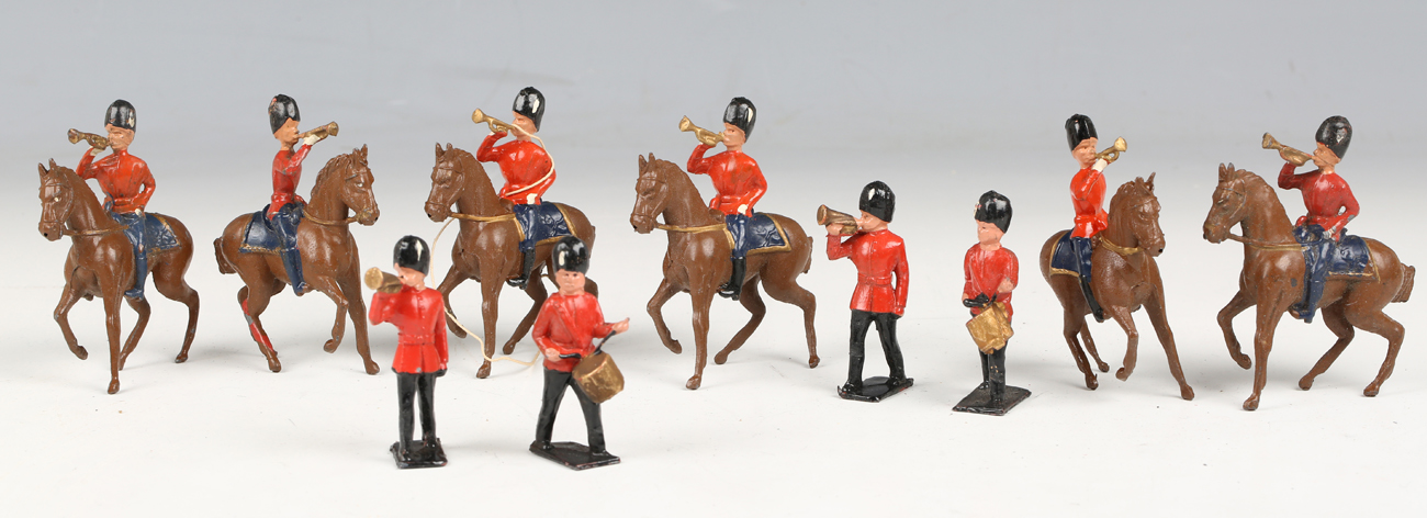 A collection of Crescent Toys lead figures, including sentries and sentry box, cavalry, Life Guards, - Image 7 of 15