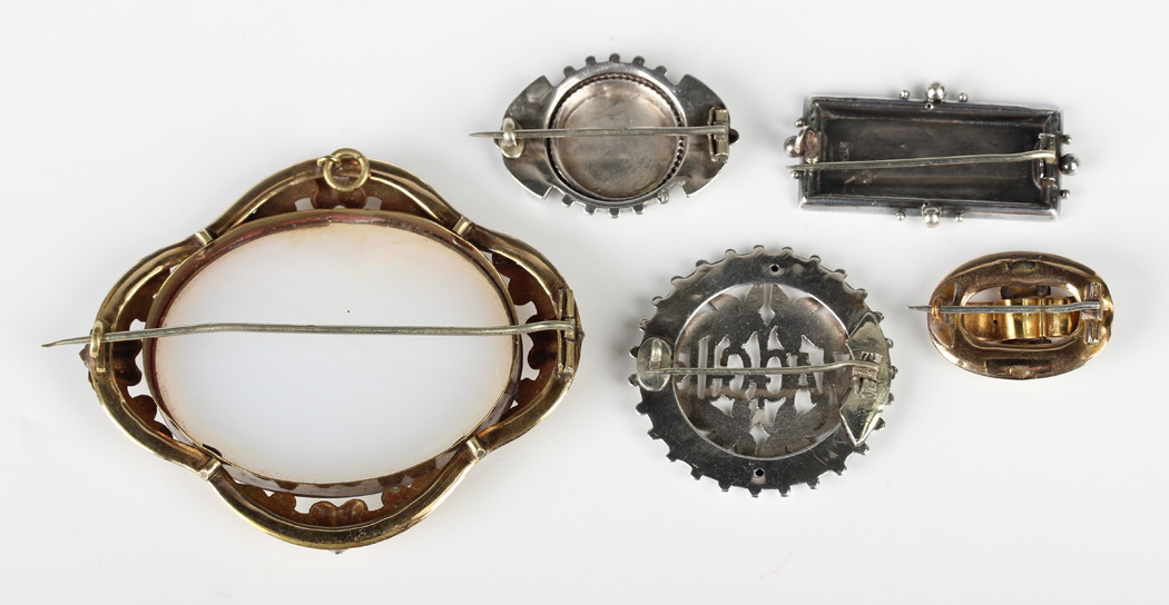 A group of mostly Victorian brooches, comprising an oval gold brooch with a central buckle and strap - Image 2 of 2