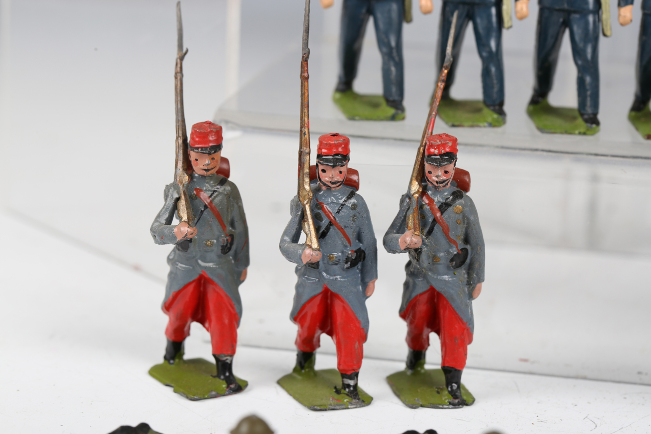 A collection of Britains lead figure sets, including No. 1318 British machine gunners, No. 1711 - Image 3 of 7