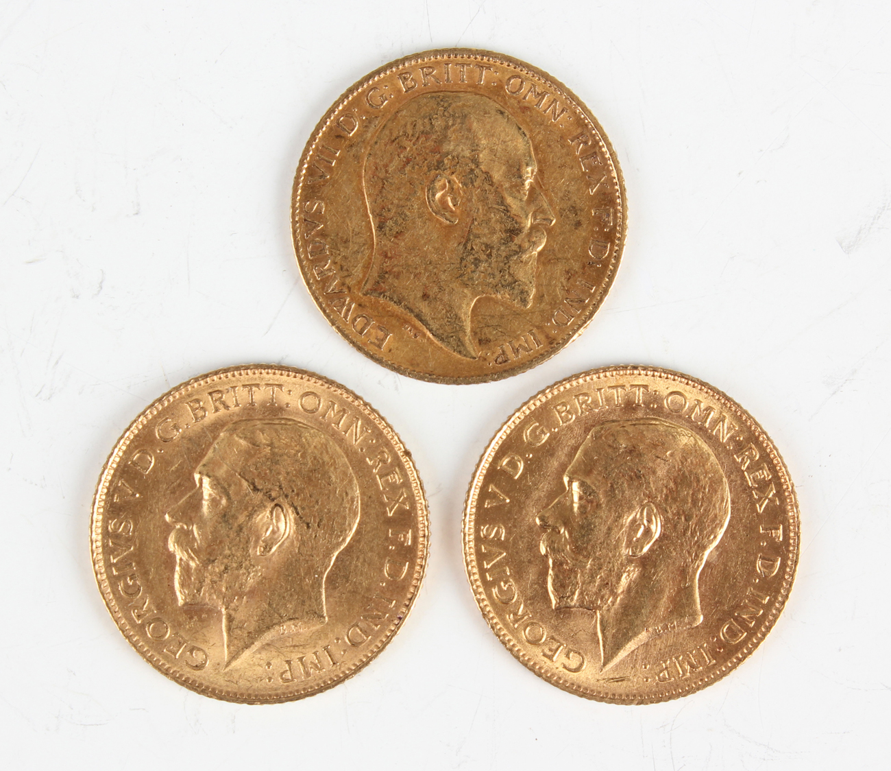 An Edward VII half-sovereign 1905 and two George V half-sovereigns, comprising 1913 and 1915 Perth - Image 2 of 2