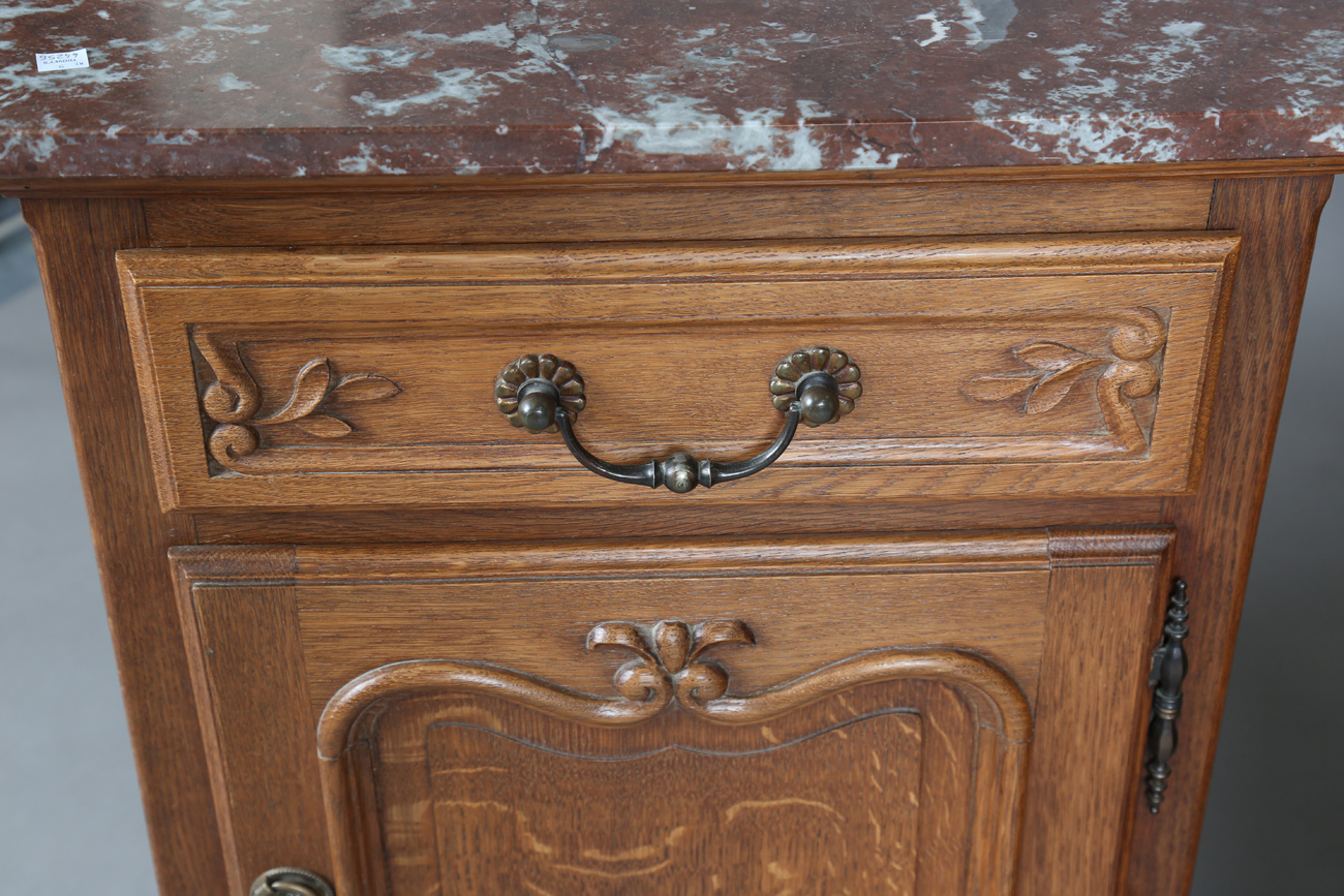 A pair of 20th century French oak marble-topped bedside cabinets, height 77cm, width 55cm, depth - Image 4 of 12