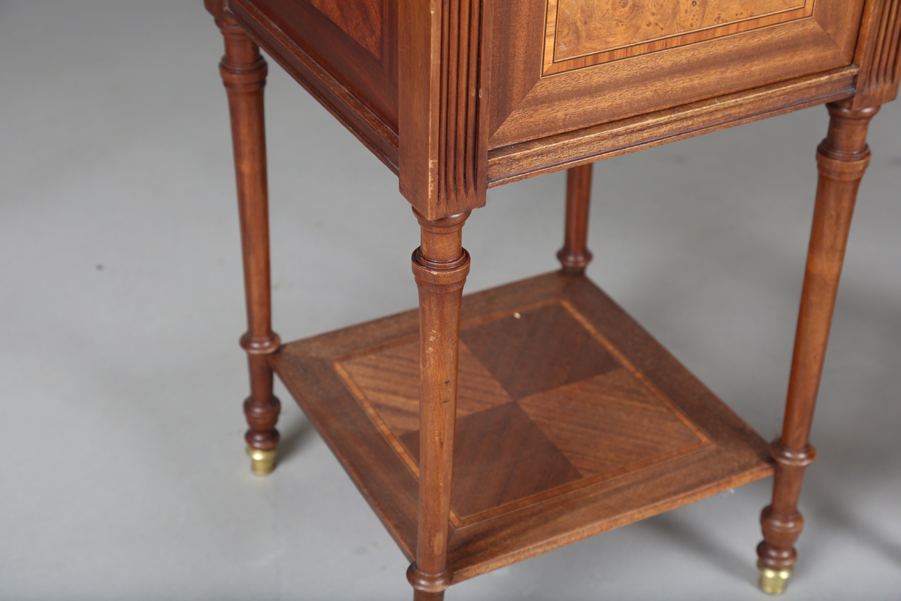 A pair of early 20th century French marble-topped bedside cabinets with ormolu mounts and ceramic- - Image 14 of 15