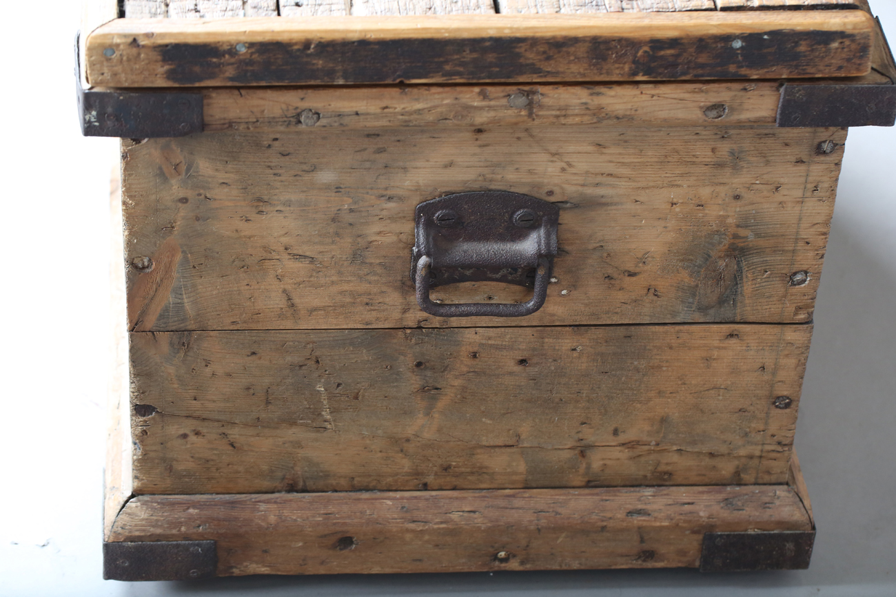 An early 20th century pine trunk, width 76cm, together with a small pine stool, width 37cm.Buyer’s - Image 9 of 9