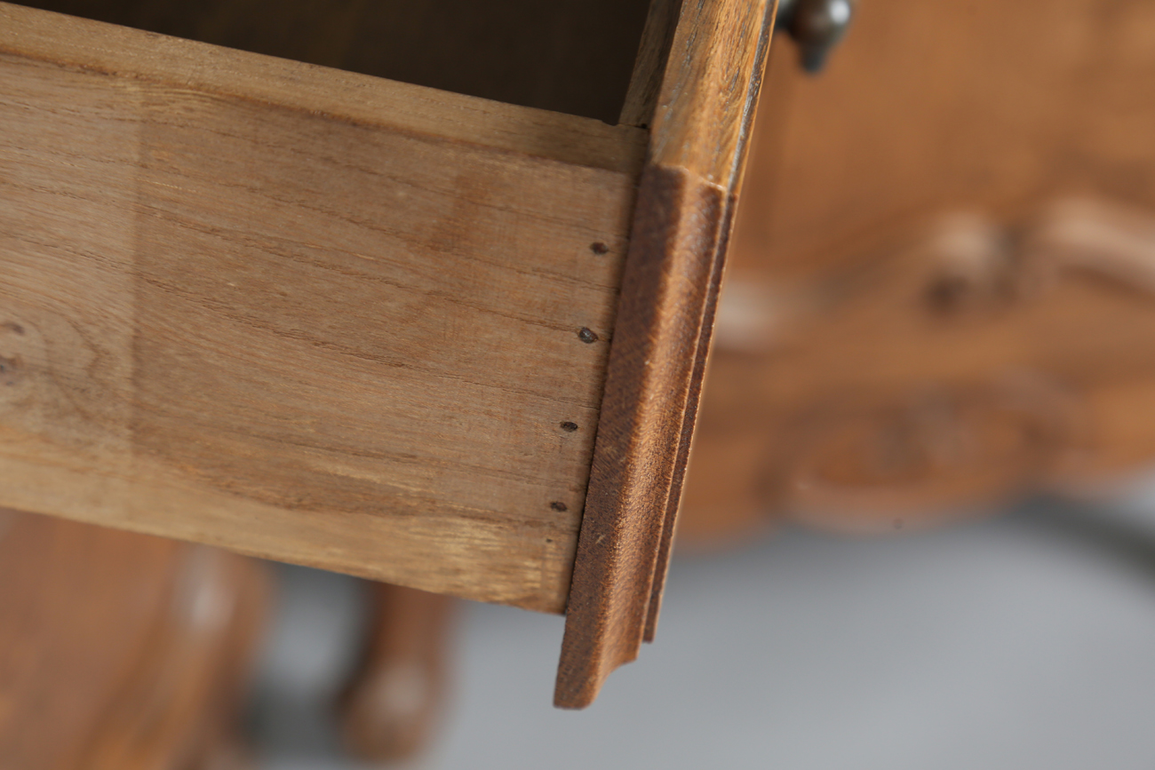 A pair of 20th century French oak marble-topped bedside cabinets, height 77cm, width 55cm, depth - Image 6 of 12