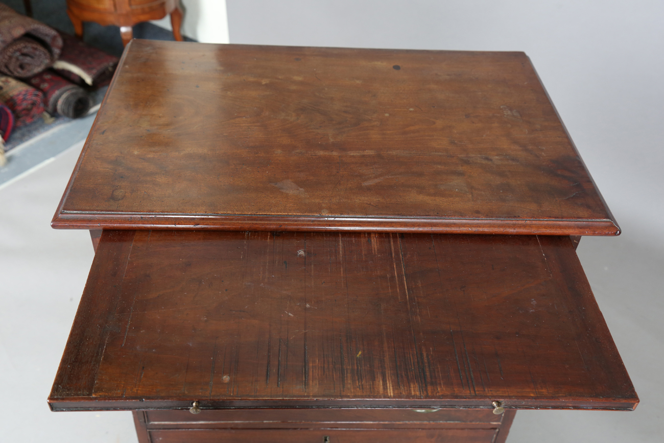 A George III mahogany bachelor's chest, the brushing slide above four graduated long drawers, on - Image 4 of 8