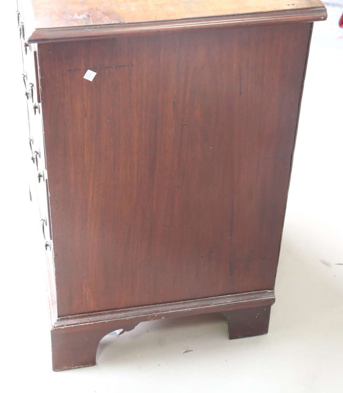 A George III mahogany bachelor's chest, the brushing slide above four graduated long drawers, on - Image 7 of 8