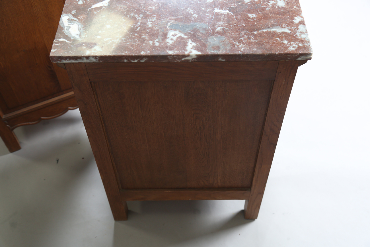 A pair of 20th century French oak marble-topped bedside cabinets, height 77cm, width 55cm, depth - Image 10 of 12