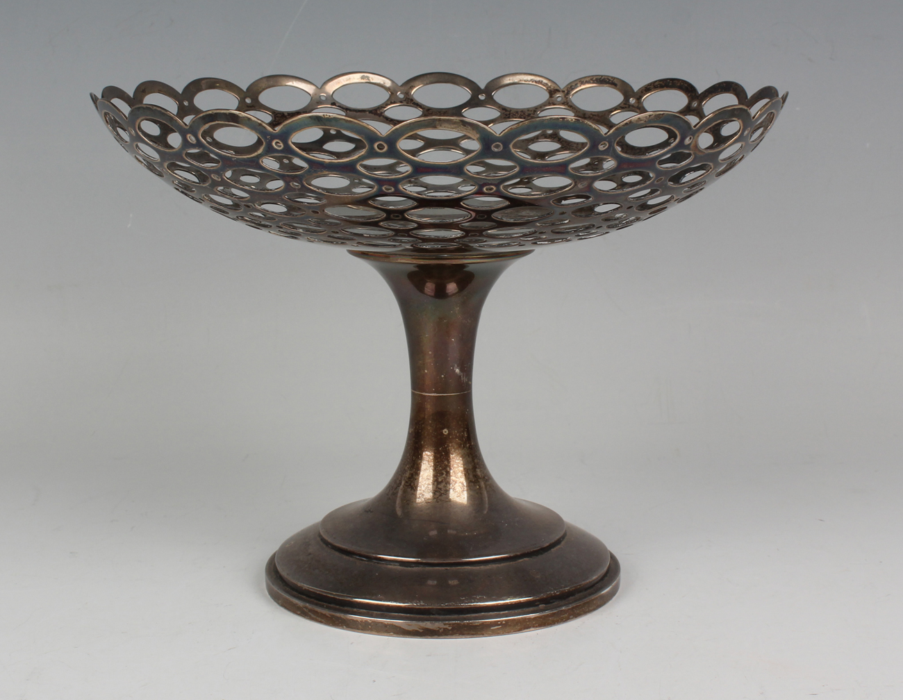 An Edwardian silver tazza, the circular shallow bowl pierced with ovals and circles, raised on a