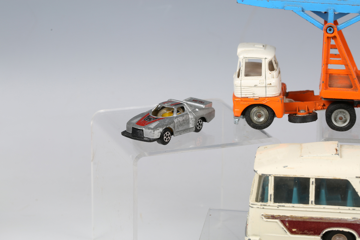 A collection of diecast vehicles, including three Corgi Toys Chipperfield's Circus vehicles, Dinky - Bild 7 aus 19