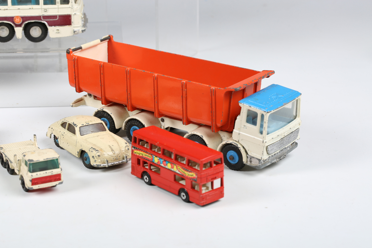 A collection of diecast vehicles, including three Corgi Toys Chipperfield's Circus vehicles, Dinky - Bild 9 aus 19