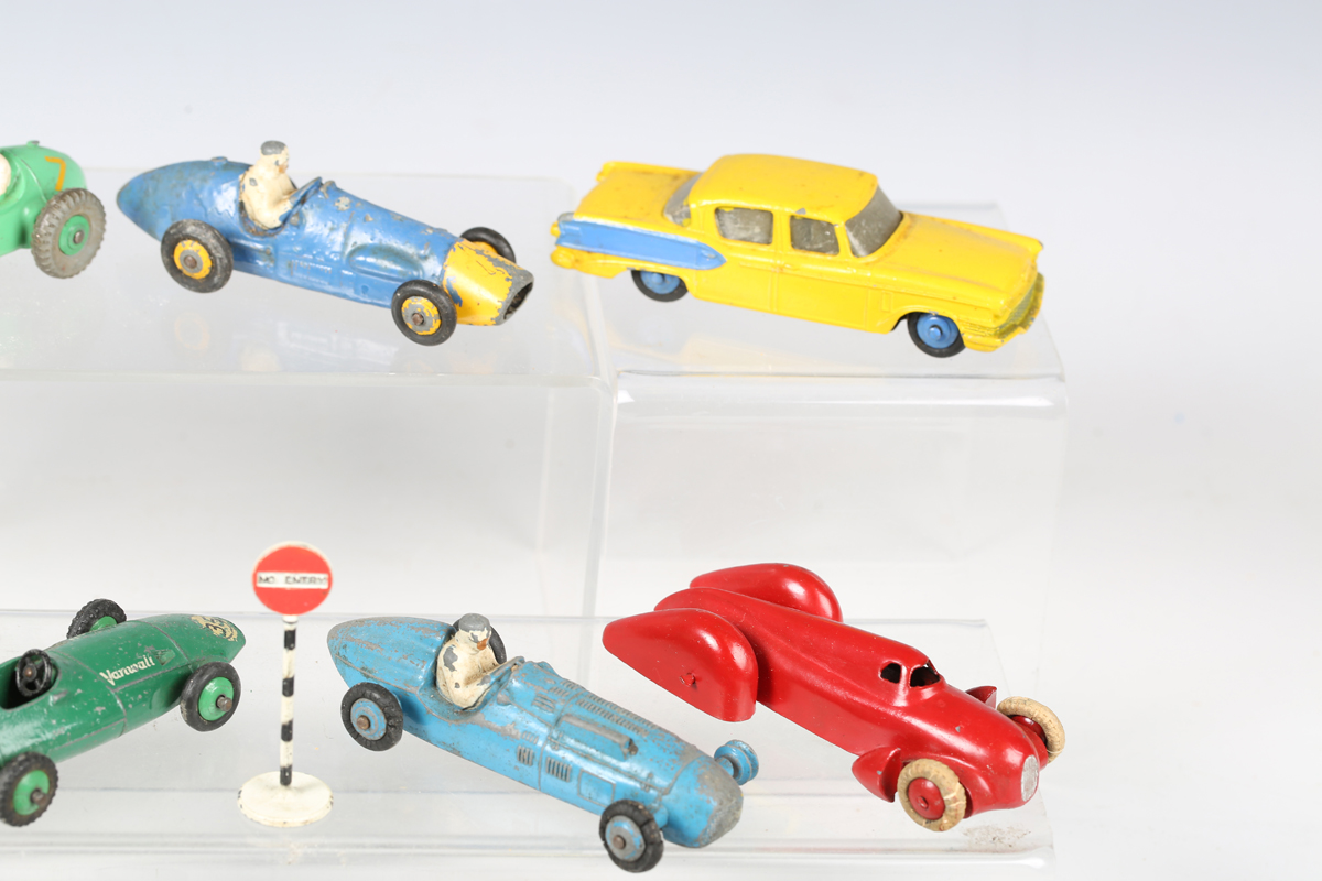 A collection of Dinky Toys vehicles, including No. 952 Vega Major luxury coach, boxed, No. 289 - Bild 5 aus 11