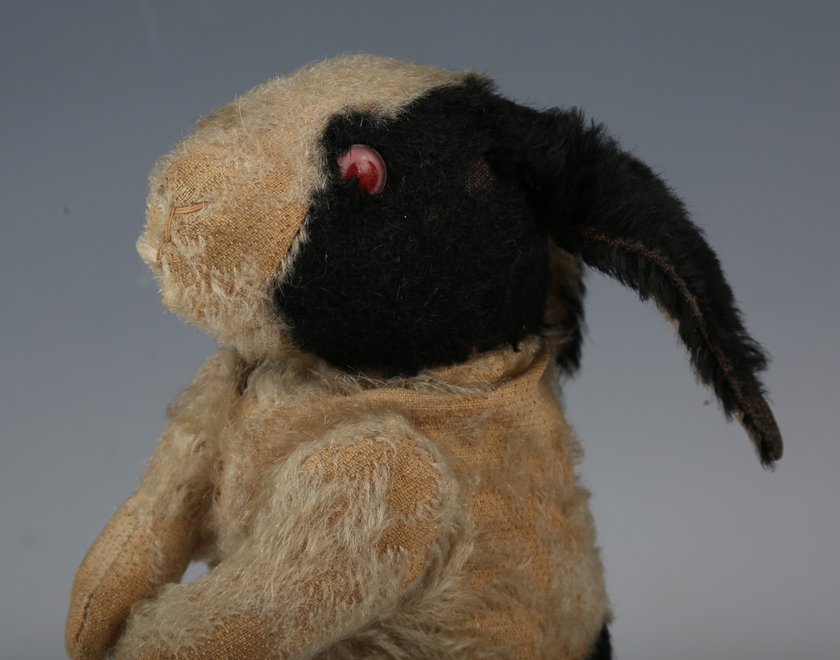 A Steiff mohair black and white rabbit, possibly Hollander Hase (Dutch Rabbit), with underscore - Bild 8 aus 8