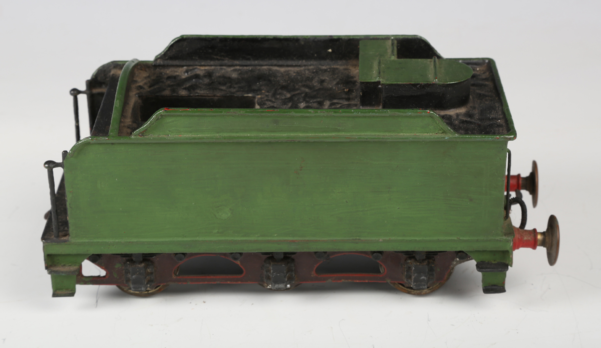 A collection of gauge 1 trains and accessories, comprising electric 4-6-0 locomotive and tender in - Bild 33 aus 55