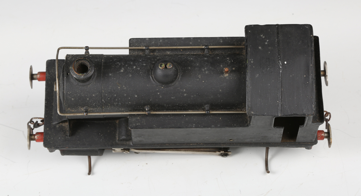 A collection of gauge 1 trains and accessories, comprising electric 4-6-0 locomotive and tender in - Bild 40 aus 55