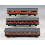 An Ace Trains gauge O C/1 set of three non-corridor coaches in LMS livery, boxed.Buyer’s Premium