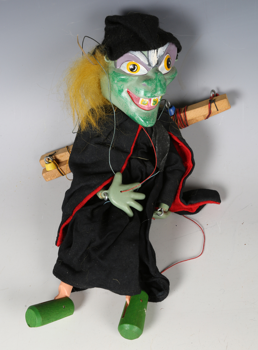 Ten Pelham Puppets, including Wolf, Witch and Dragon (some playwear).Buyer’s Premium 29.4% ( - Bild 23 aus 23