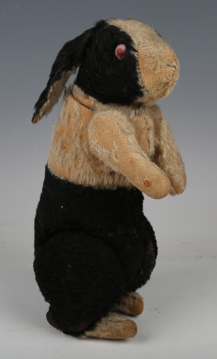 A Steiff mohair black and white rabbit, possibly Hollander Hase (Dutch Rabbit), with underscore - Bild 5 aus 8