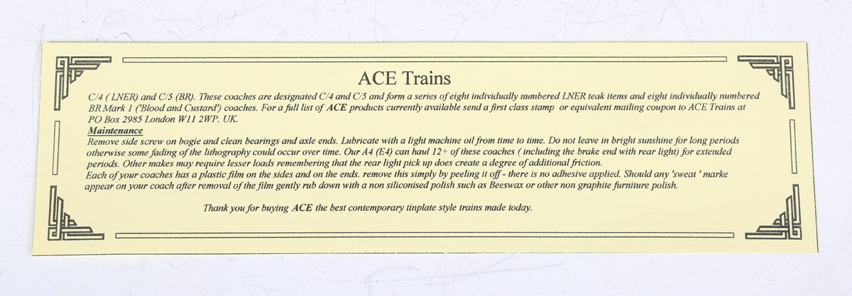 An Ace Trains gauge O C/5 set of three BR Mk1 coaches in red and cream, boxed.Buyer’s Premium 29. - Bild 4 aus 9