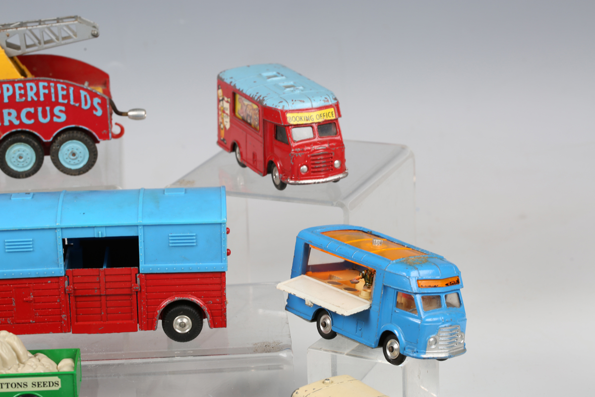 A collection of diecast vehicles, including three Corgi Toys Chipperfield's Circus vehicles, Dinky - Bild 13 aus 19